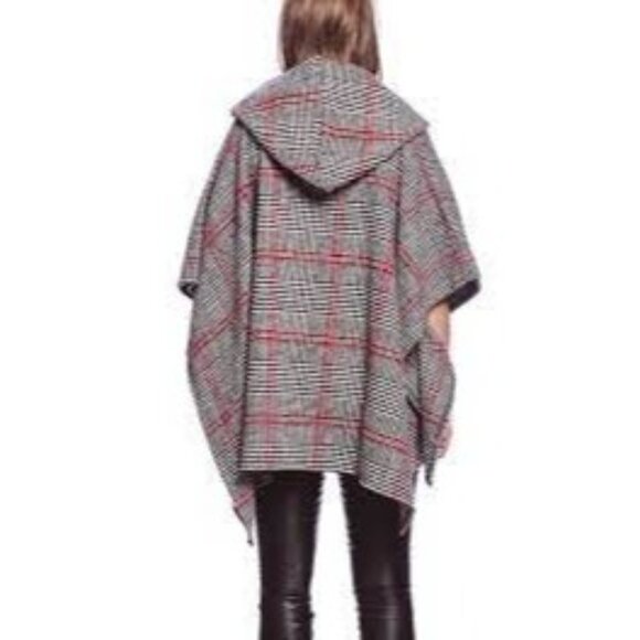 Thick Gray and Red Kimono with Hood - Glen check Pattern - NWT  One size fits Mo - Picture 2 of 2